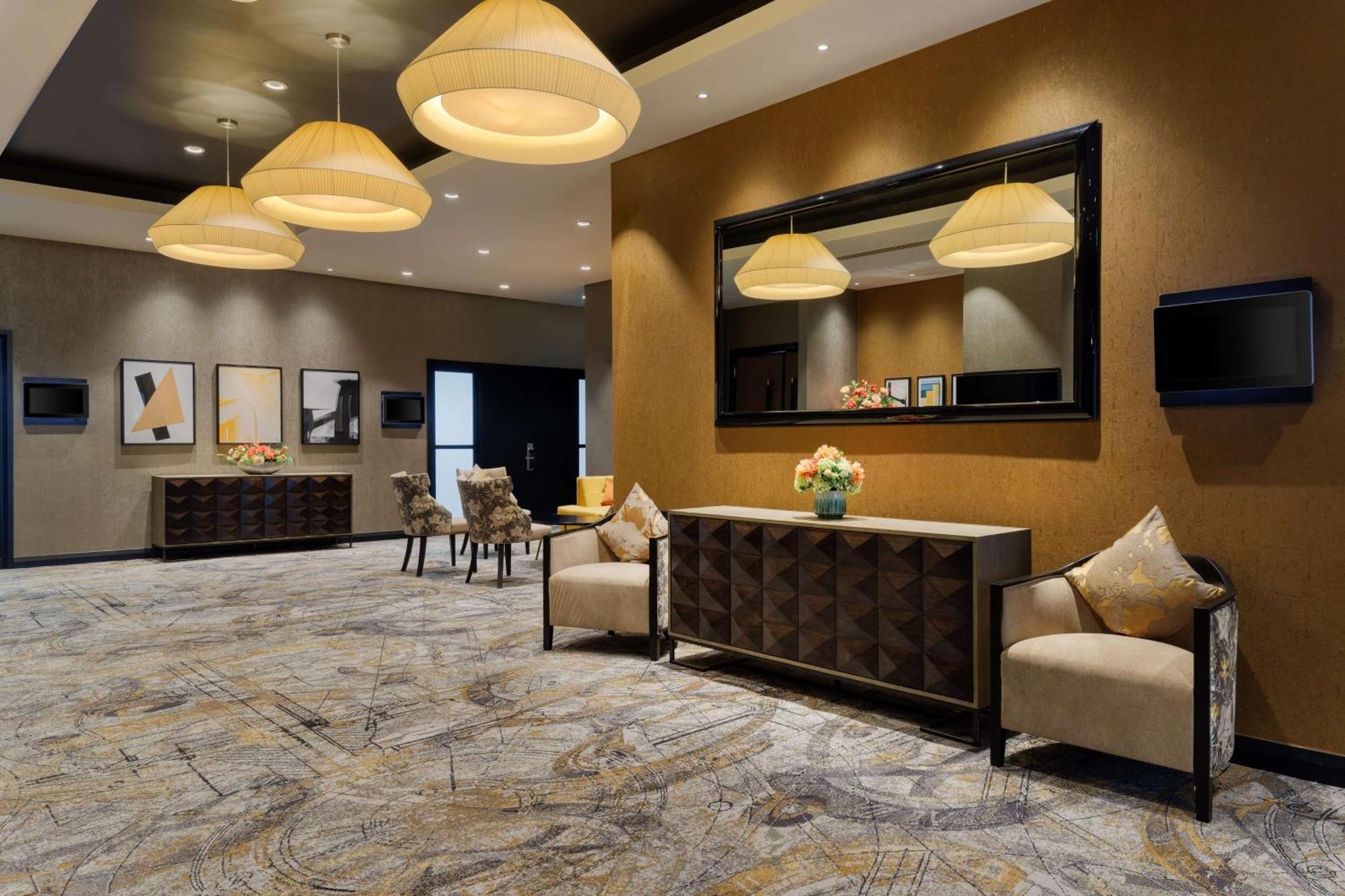 Doubletree By Hilton Woking Hotel Bagian luar foto